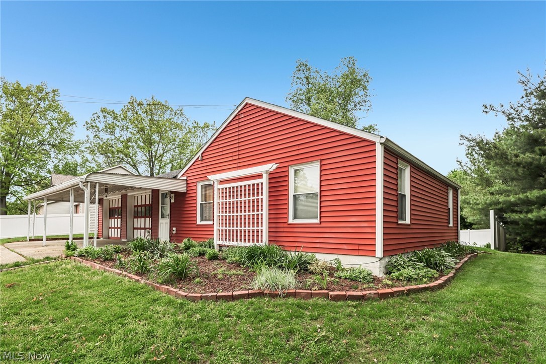 686 Portage Lakes Drive New Franklin OH 44319