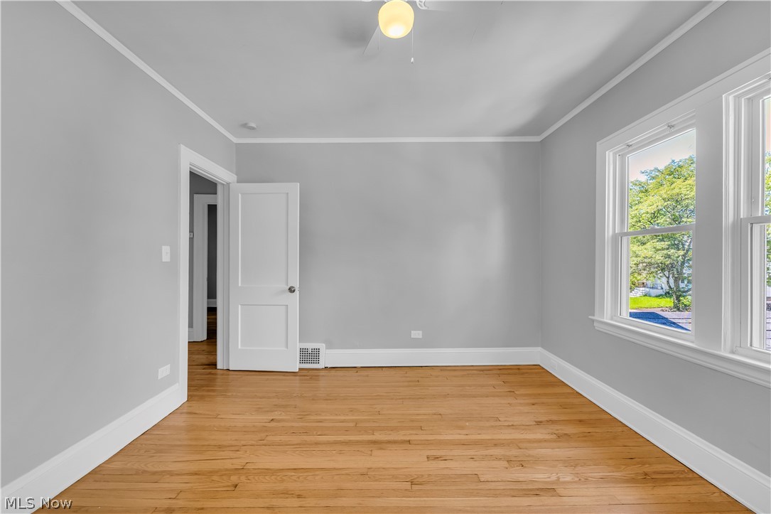 921 Helmsdale Road Cleveland Heights OH 44112