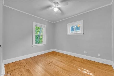 921 Helmsdale Road Cleveland Heights OH 44112