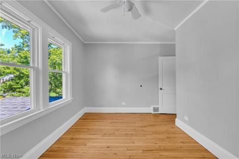 921 Helmsdale Road Cleveland Heights OH 44112