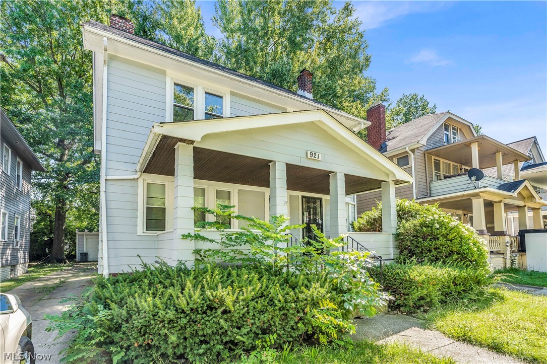 921 Helmsdale Road Cleveland Heights OH 44112
