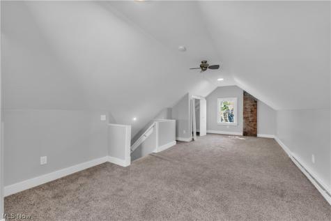 921 Helmsdale Road Cleveland Heights OH 44112
