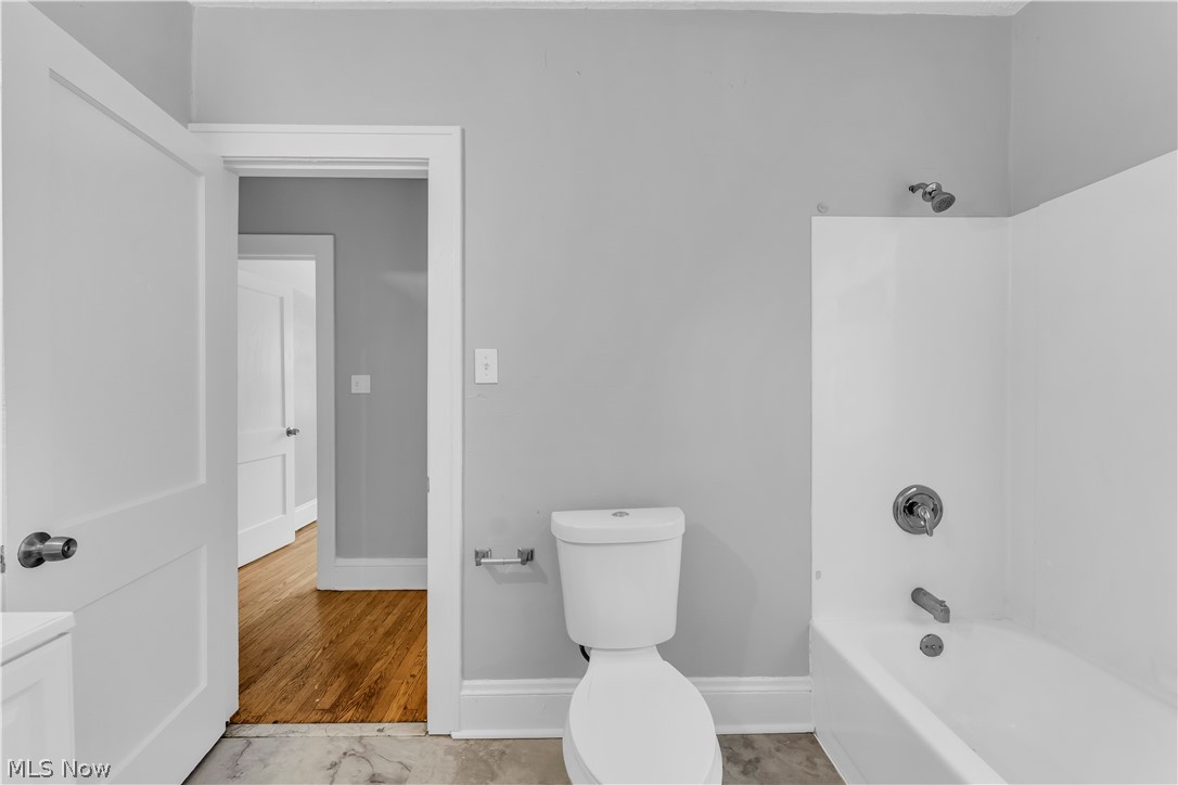 921 Helmsdale Road Cleveland Heights OH 44112