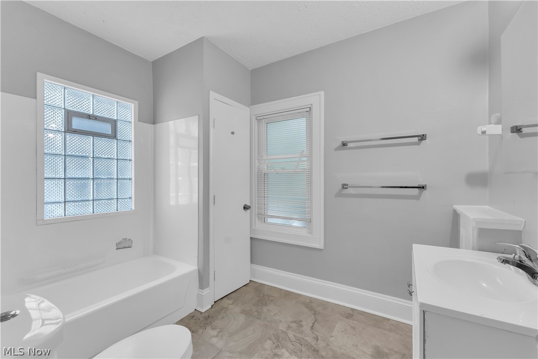 921 Helmsdale Road Cleveland Heights OH 44112
