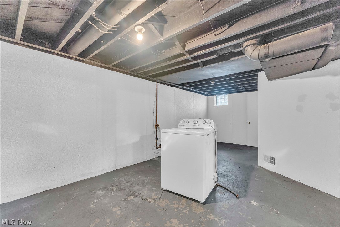 921 Helmsdale Road Cleveland Heights OH 44112