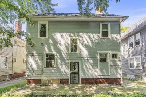 921 Helmsdale Road Cleveland Heights OH 44112