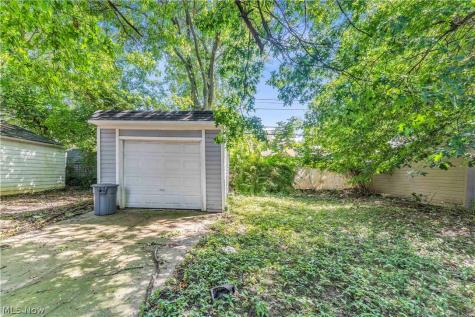 921 Helmsdale Road Cleveland Heights OH 44112
