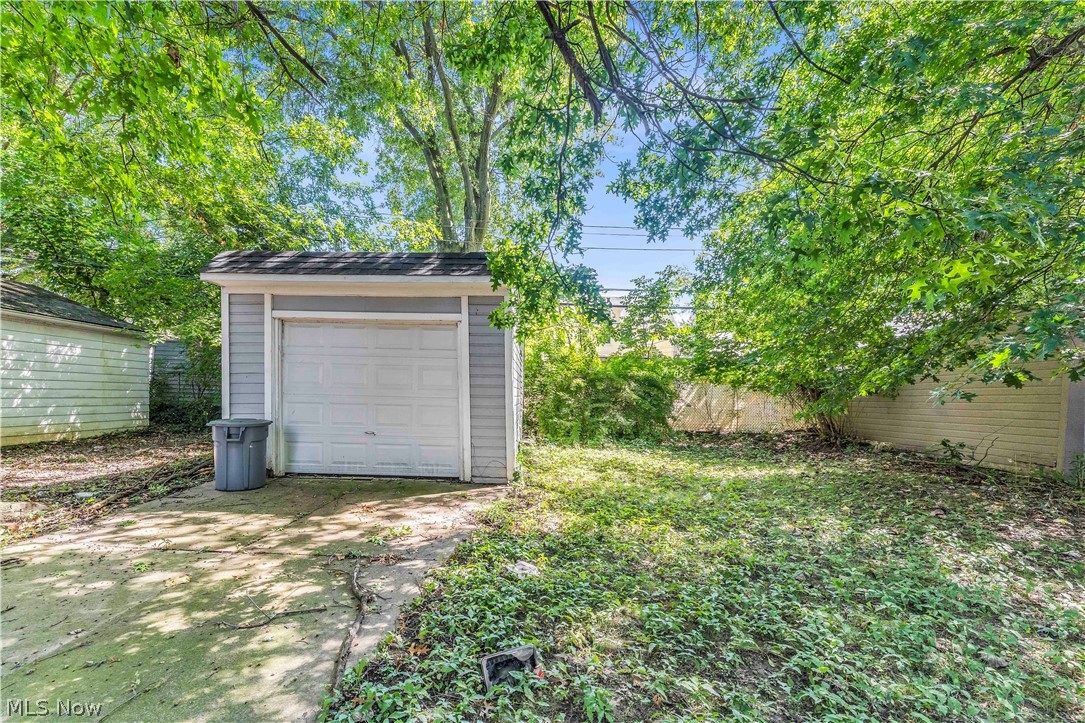 921 Helmsdale Road Cleveland Heights OH 44112