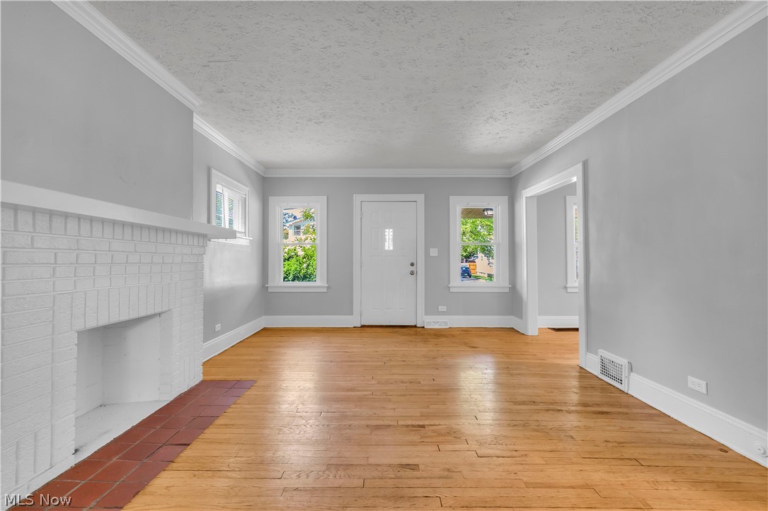 921 Helmsdale Road Cleveland Heights OH 44112