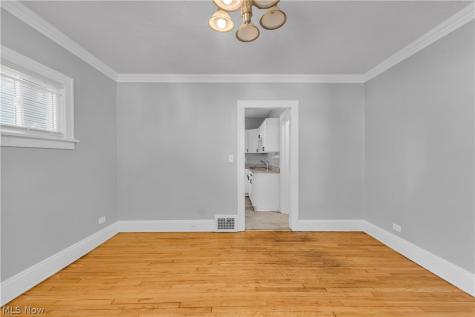 921 Helmsdale Road Cleveland Heights OH 44112