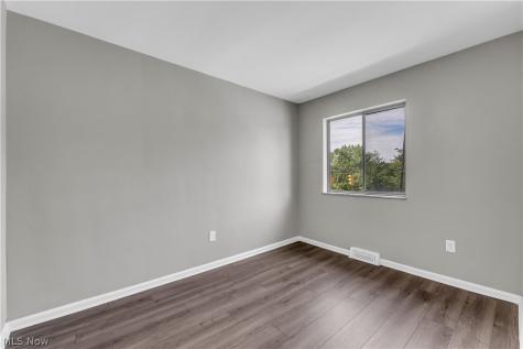 2537 Noble Road Cleveland Heights OH 44121