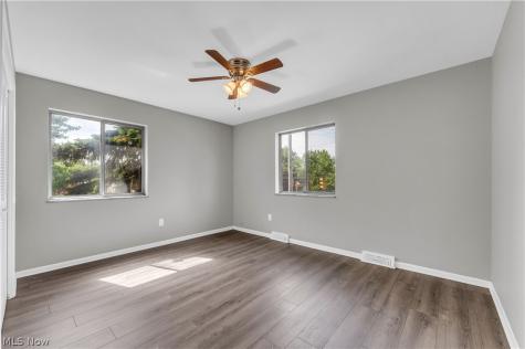2537 Noble Road Cleveland Heights OH 44121