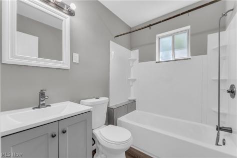 2537 Noble Road Cleveland Heights OH 44121