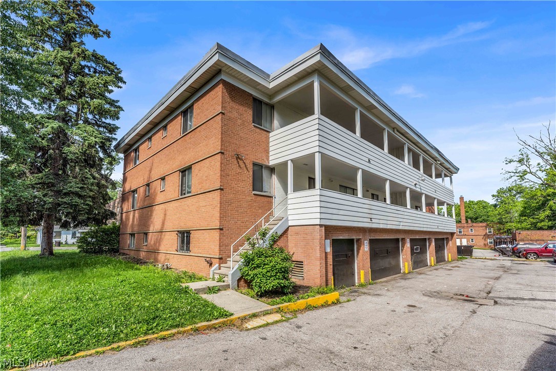 2537 Noble Road Cleveland Heights OH 44121