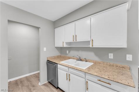 2537 Noble Road Cleveland Heights OH 44121