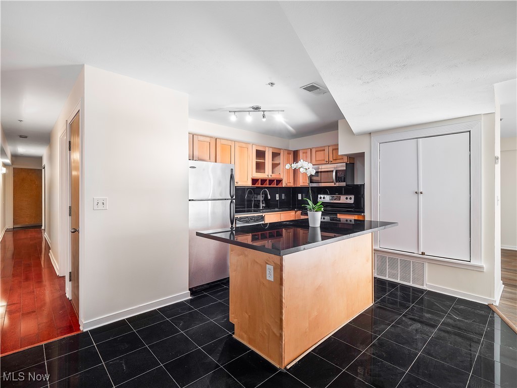 2222 Detroit Avenue Cleveland OH 44113