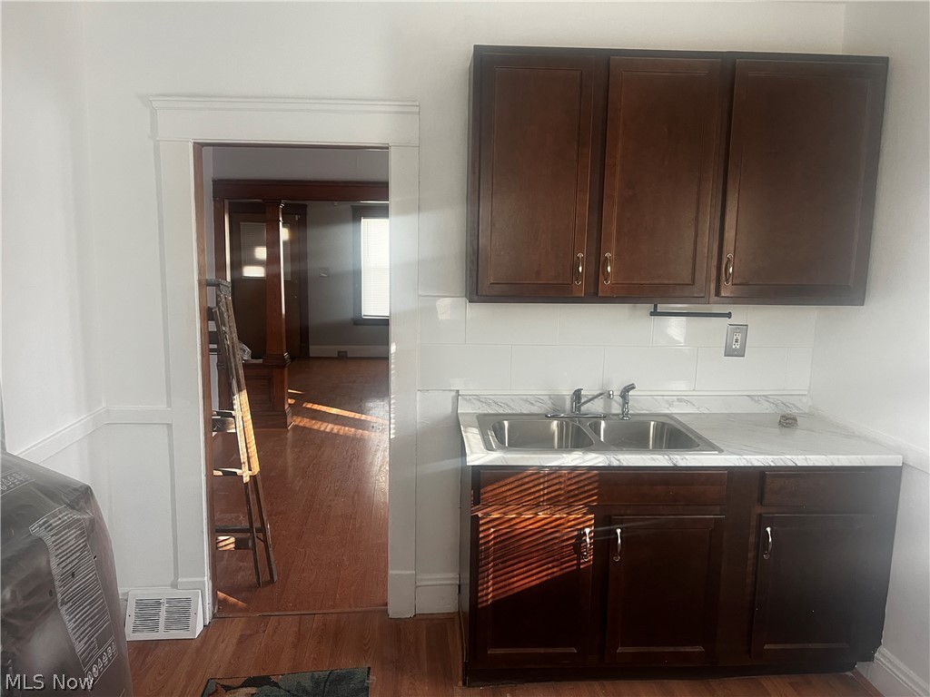 14208 Kingsford Avenue Cleveland OH 44128