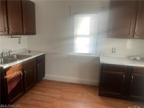 14208 Kingsford Avenue Cleveland OH 44128