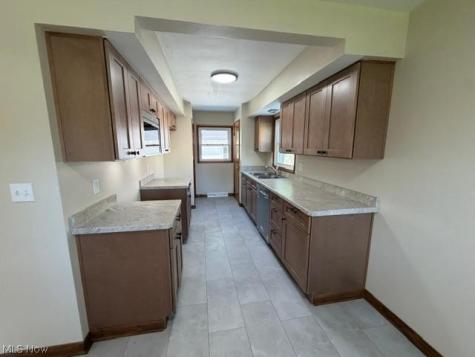 106 Andrea Boulevard Niles OH 44446