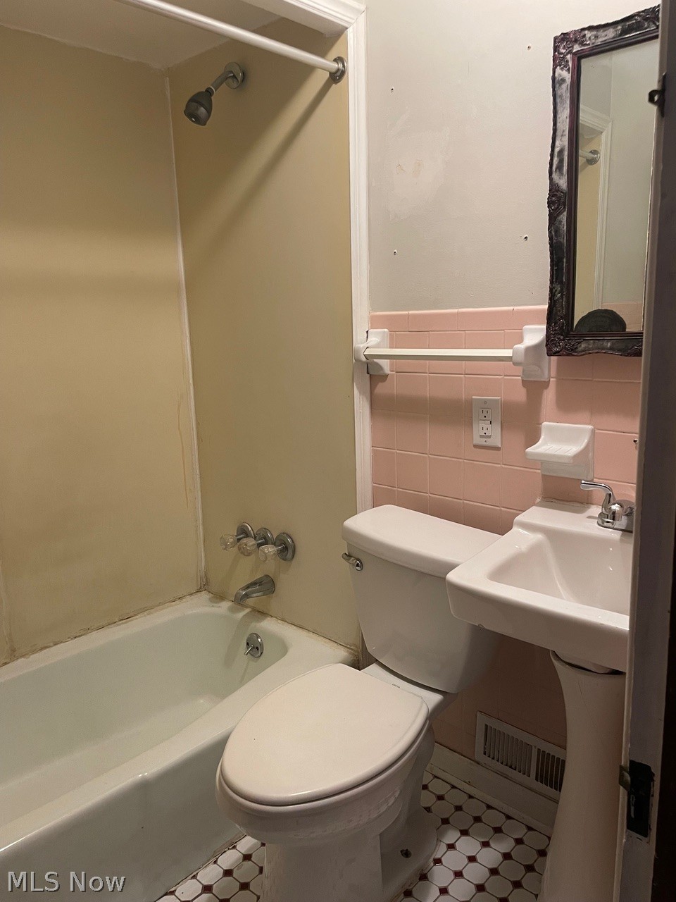 2209 W 85th Street Cleveland OH 44102