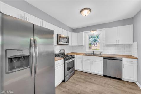 19409 Raymond Street Maple Heights OH 44137