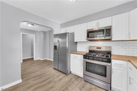 19409 Raymond Street Maple Heights OH 44137