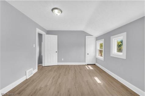 19409 Raymond Street Maple Heights OH 44137