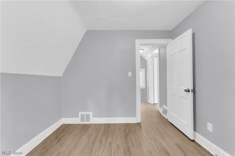 19409 Raymond Street Maple Heights OH 44137