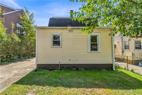 19409 Raymond Street Maple Heights OH 44137