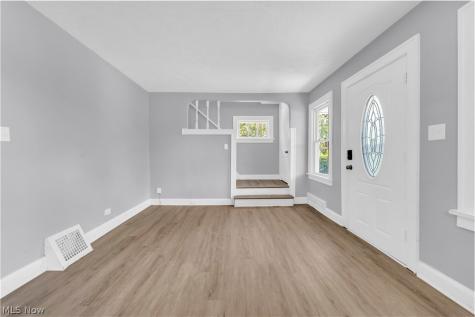 19409 Raymond Street Maple Heights OH 44137