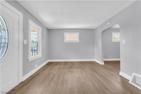 19409 Raymond Street Maple Heights OH 44137