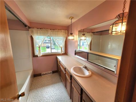 2908 Bowmen Lane Parma OH 44134