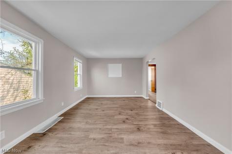 5461 Clement Avenue Maple Heights OH 44137