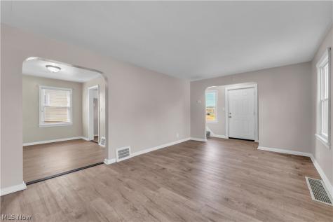 5461 Clement Avenue Maple Heights OH 44137