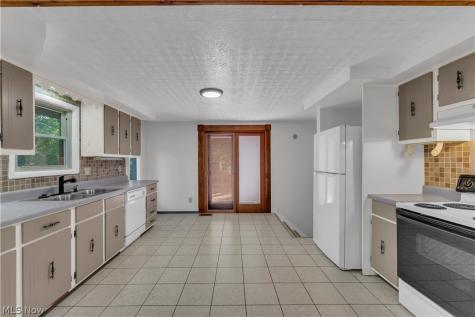 13575 Starlite Drive Brook Park OH 44142