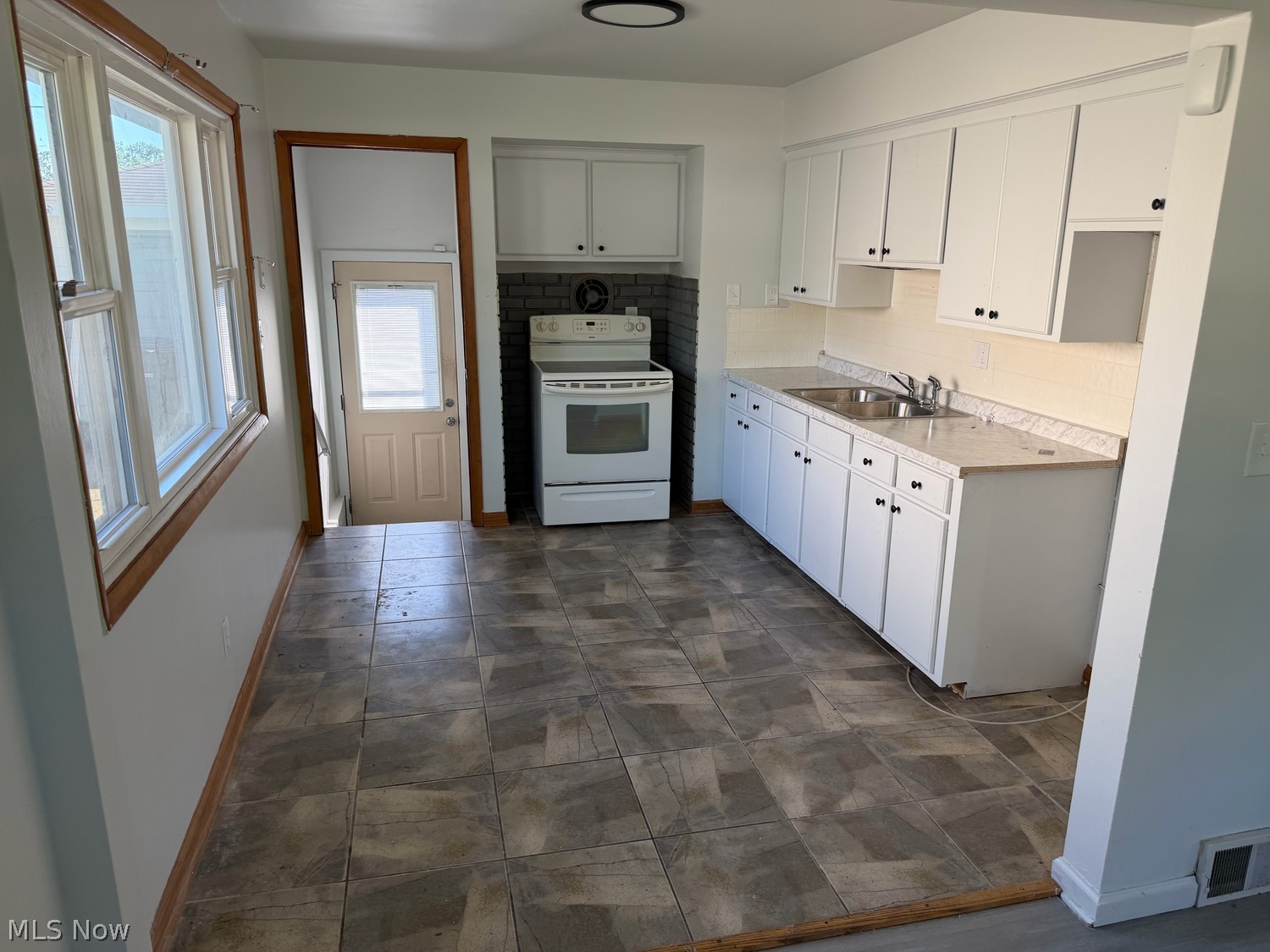 2915 Northwest Blvd., NW Warren OH 44485