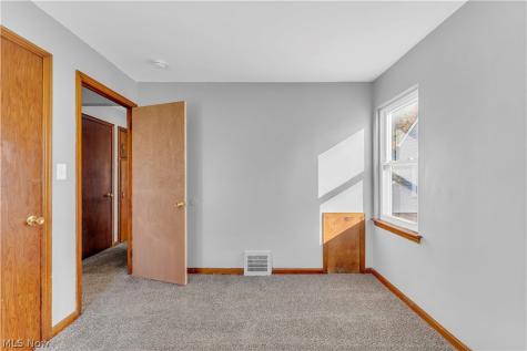 15700 Fernway Drive Maple Heights OH 44137