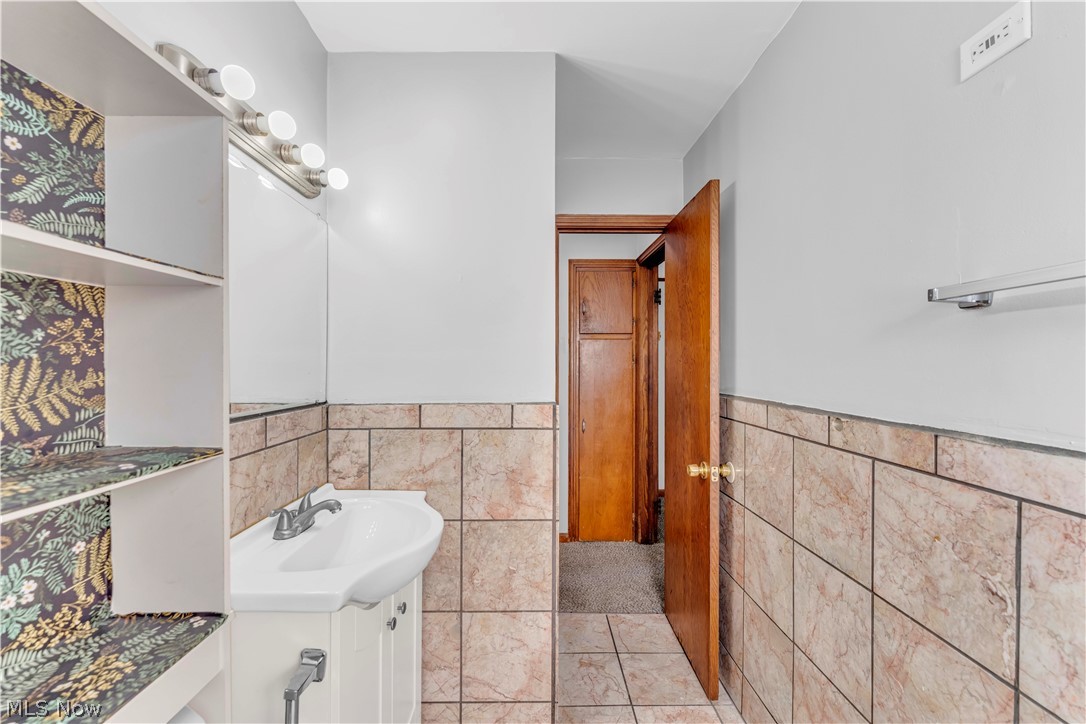 15700 Fernway Drive Maple Heights OH 44137