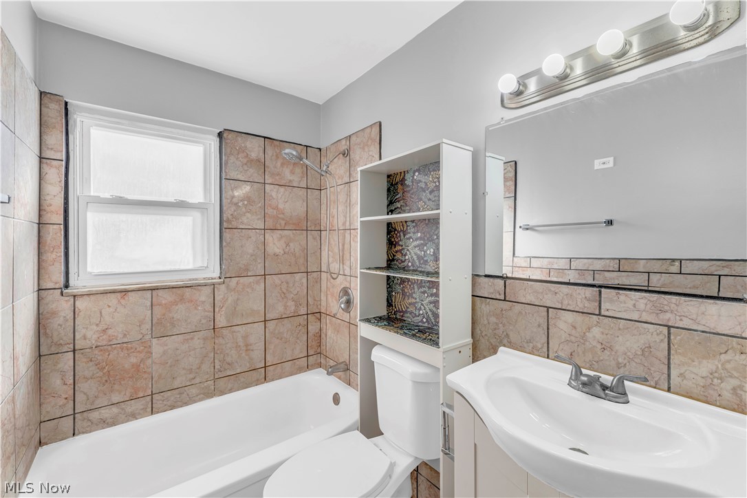 15700 Fernway Drive Maple Heights OH 44137