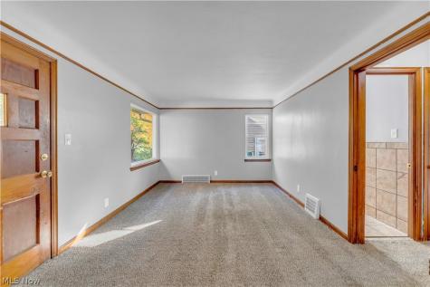 15700 Fernway Drive Maple Heights OH 44137