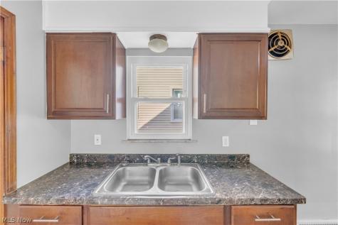 15700 Fernway Drive Maple Heights OH 44137