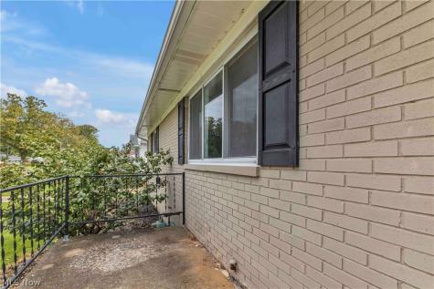 325 Thelma Drive Sheffield Lake OH 44054
