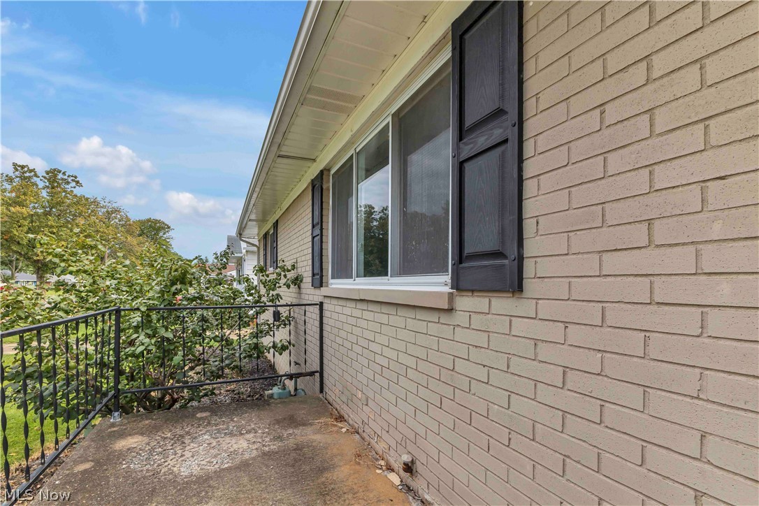 325 Thelma Drive Sheffield Lake OH 44054