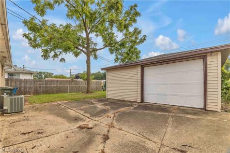 325 Thelma Drive Sheffield Lake OH 44054