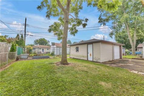 325 Thelma Drive Sheffield Lake OH 44054