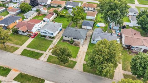 325 Thelma Drive Sheffield Lake OH 44054
