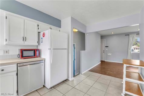 325 Thelma Drive Sheffield Lake OH 44054