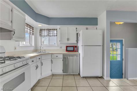 325 Thelma Drive Sheffield Lake OH 44054