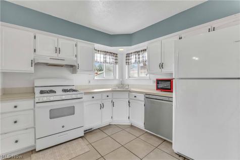 325 Thelma Drive Sheffield Lake OH 44054