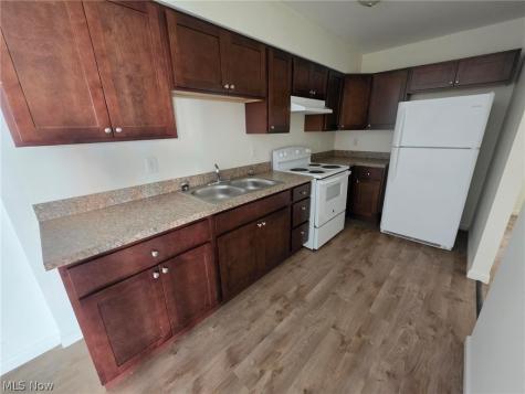 4830 Lee Road Cleveland OH 44128